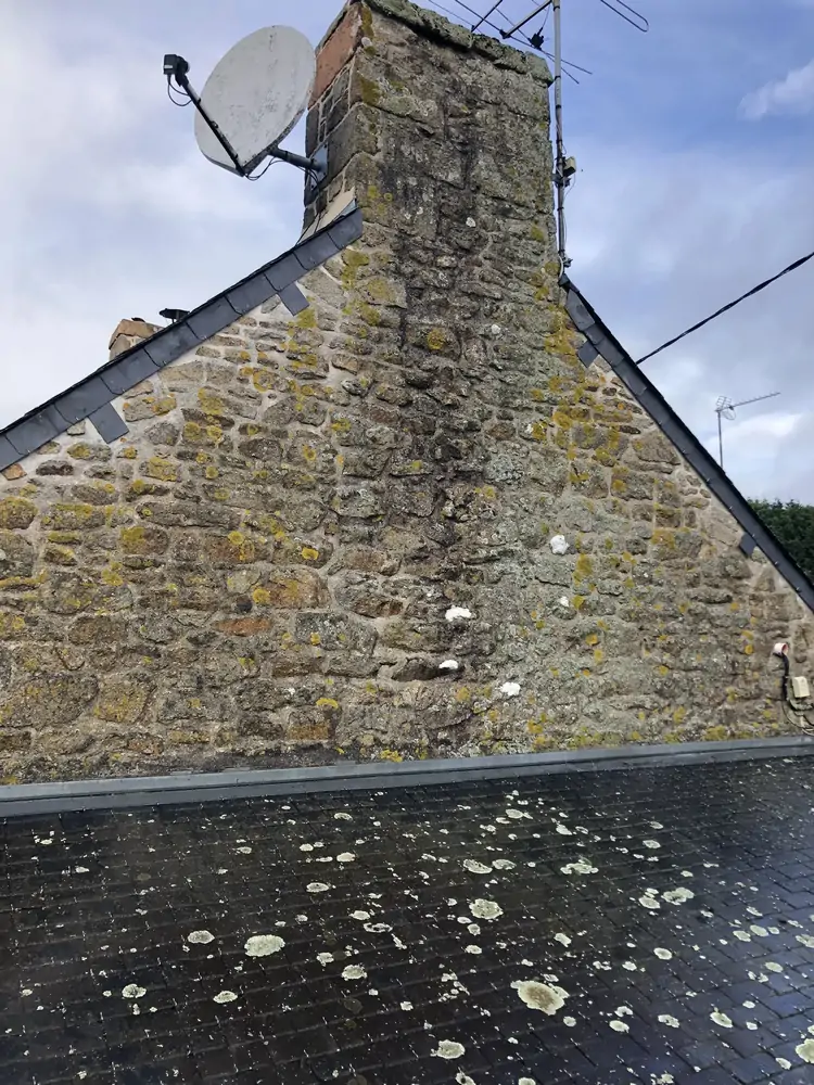Pignon en pierres avant nettoyage - Pont-l'Abbé